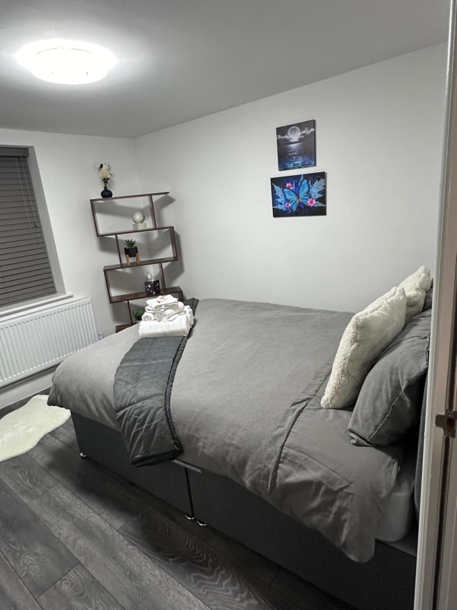 Stunning 2-flat In Leicester! Appartement